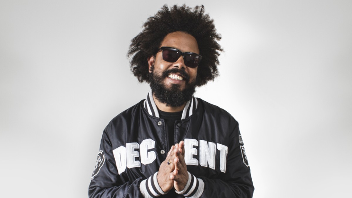 The Jillionaire, czyli trzecia część Major Lazer, zagra w Polsce! Karaibsko-dancehall'owe rytmy w wykonaniu Chrisa Leacocka będzie można usłyszeć w trzech miastach: 29 stycznia w Sopocie, 30 stycznia w Krakowie i 31 stycznia w Poznaniu.