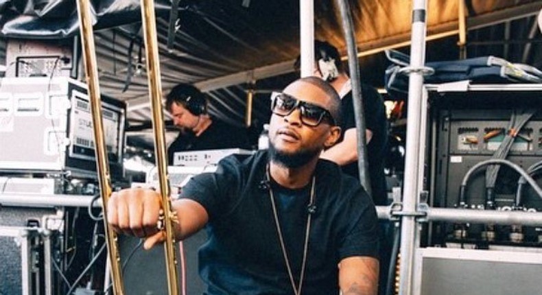 Usher Raymond displaying his gold crutches backstage