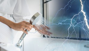 Tuširanje tokom grmljavine je opasna aktivnost