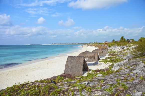 Trampova sledeća meta! Kuba između raja i krize: Ostrvo rumа, cigara i nostalgije koje turisti i dalje obožavaju (FOTO)