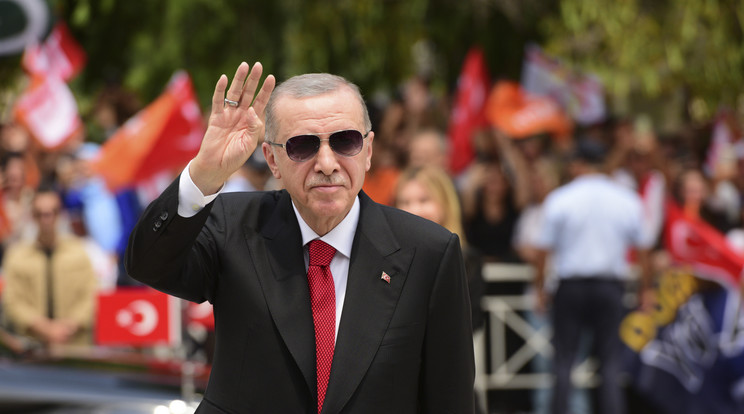 Erdogan teljes támogatásáról biztosította az orosz vezetést /Fotó: MTI/AP/Nedim Enginsoy