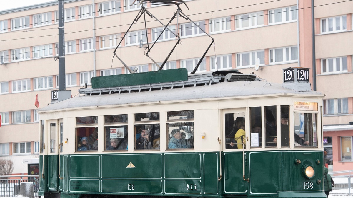 Łódź: parada tramwajów na 120-lecie MPK