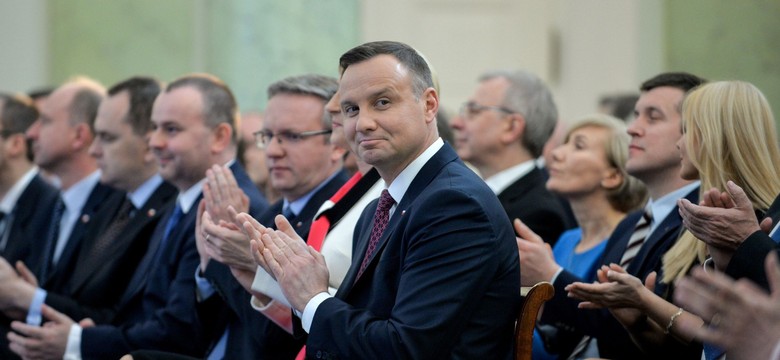 "A może rzeczywiście politycy, w tym Andrzej Duda i Beata Szydło, wstydu nie mają?"