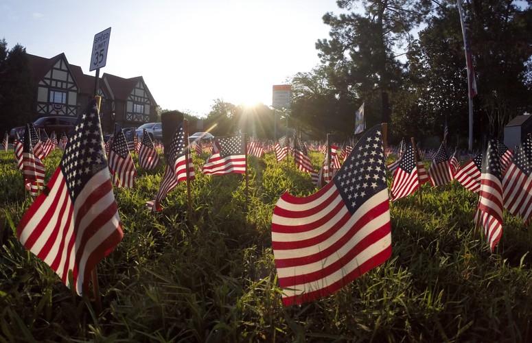 Za atakami na nowojorskie wieżowce i Pentagon stała organizacja terrorystyczna Al-Kaida. Jej lider Osama bin Laden został zabity w 2011 roku.