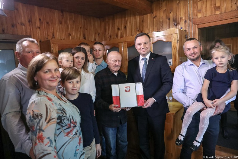 Prezydent Andrzej Duda podczas odwiedzin u Józefa Kowalczyka i rodziny Otrębiaków - rok 2018