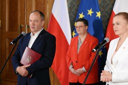 tysiące nauczycieli bez pracy od 1 lipca. men opublikowało nowe dane