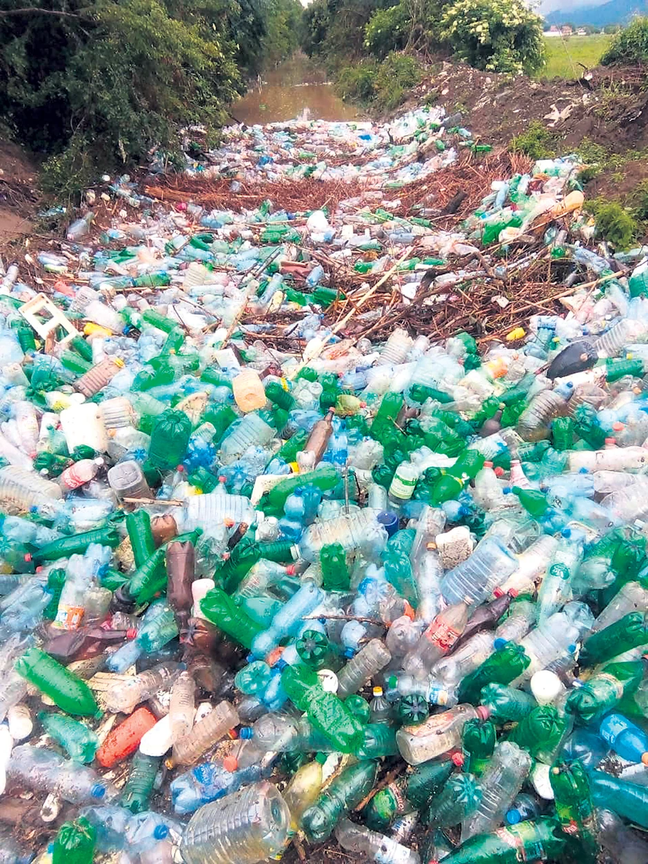 Crnišavska reka gotovo je u potpunosti zatrpana plastičnim flašama