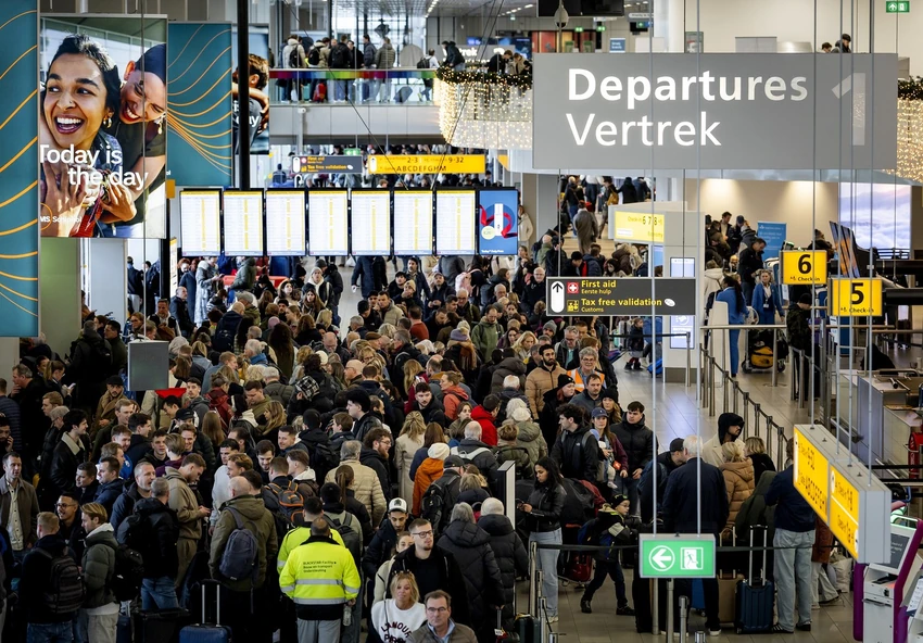 Gužve na aerodromu Shiphol zbog otkazivanja letova, Amsterdam, 2. januara