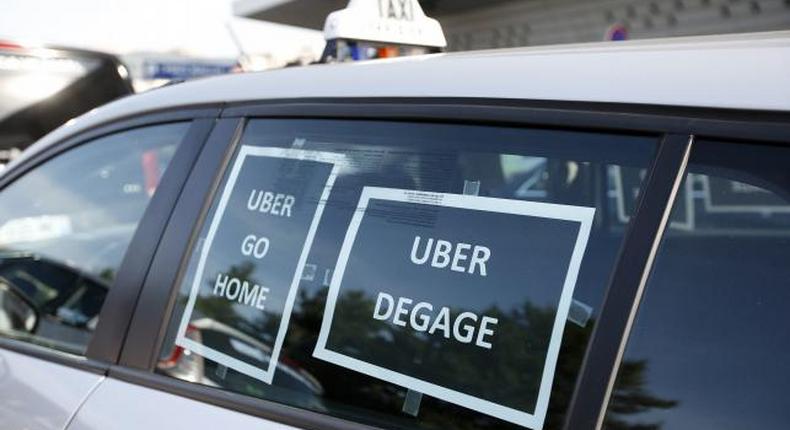 Taxi protests over UberPOP block Paris airports