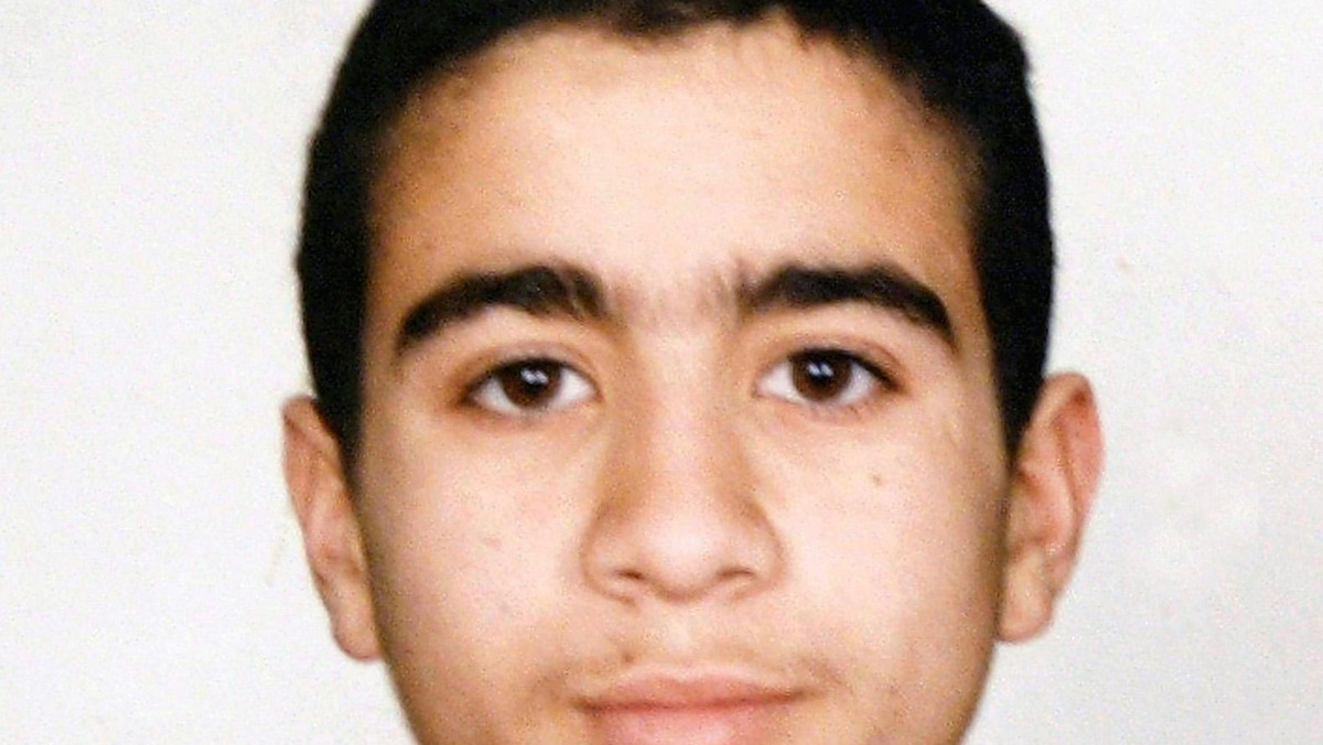 23-letni Omar Khadr, najmłodszy więzień Guantanamo, przyznał się przed sądem wojskowym w tej amerykańskiej bazie na Kubie do zarzucanych mu czynów, które miał popełnić w Afganistanie - morderstwa, spiskowania i popierania terroryzmu. Według ONZ i organizacji praw człowieka proces Khadra może stać się niebezpiecznym precedensem w sądzeniu dzieci-żołnierzy na całym świecie. Od zakończenia drugiej wojny światowej żadne dziecko nie było sądzone za zbrodnie wojenne.