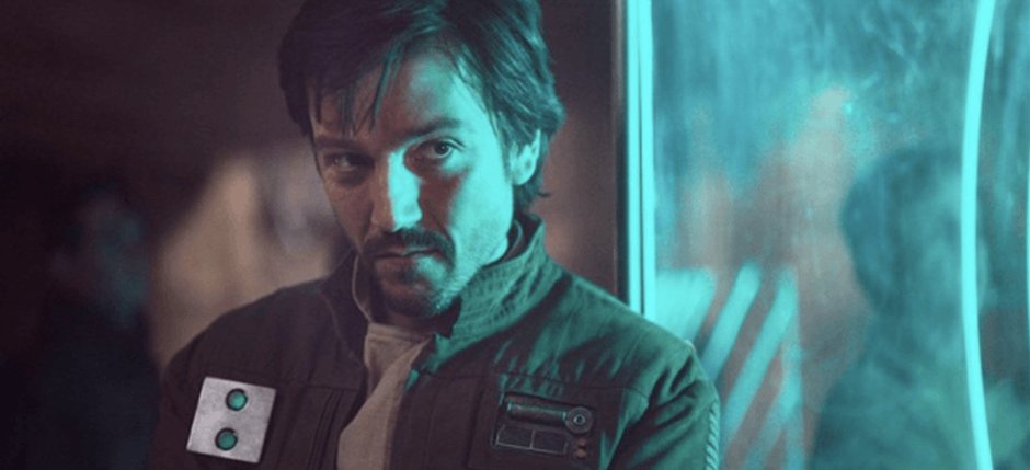 Diego Luna jako Cassian Andor w filmie "Łotr 1 — Gwiezdne wojny: historie"