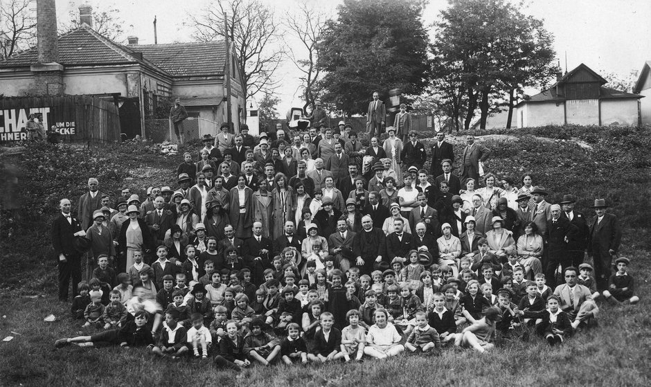 Majówka dzieci uczęszczających do polskich szkółek w Wiedniu w 1925 r.