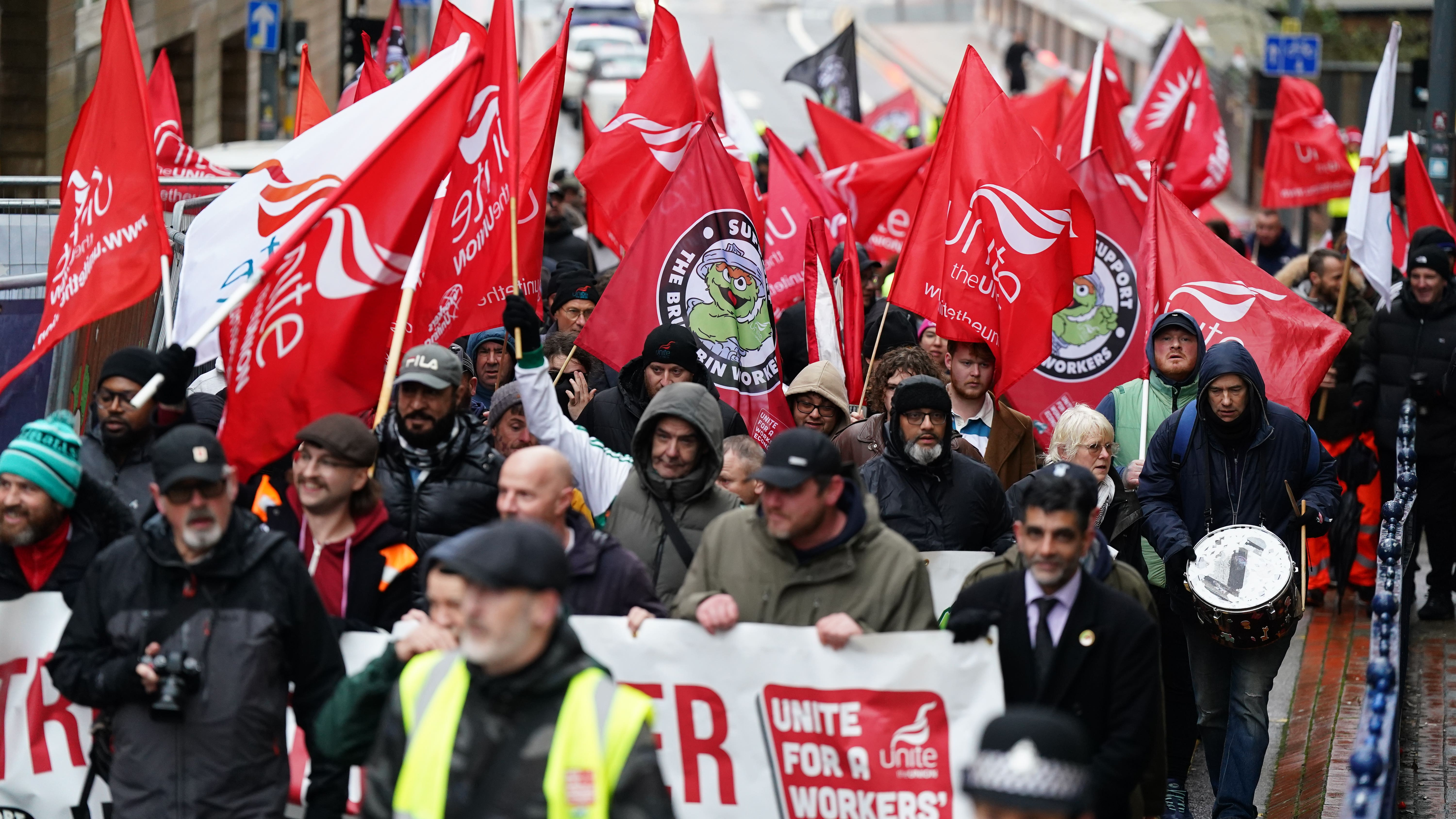 Replacement workers join strike: Birmingham halts all bin collections