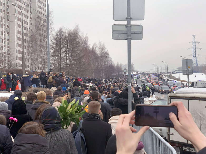 Tłumy na pogrzebie Aleksieja Nawalnego. Moskwa, 1 marca b.r.