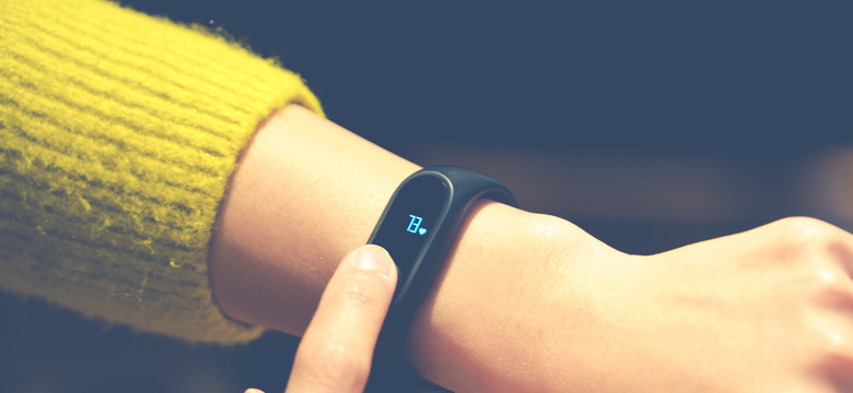 Smartband jest tańszy od smartwatcha, a równie dobrze monitoruje aktywność
