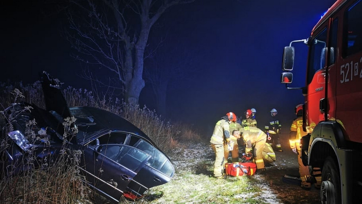 Podkarpacie. 20-latek wjechał do rowu i uderzył w skarpę