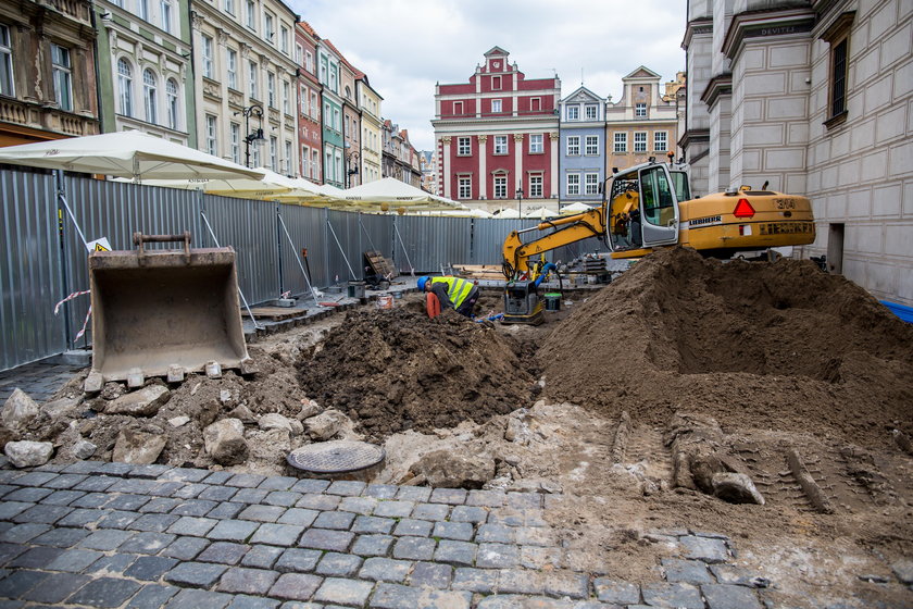 Spór o termin remontu płyty Starego Rynku