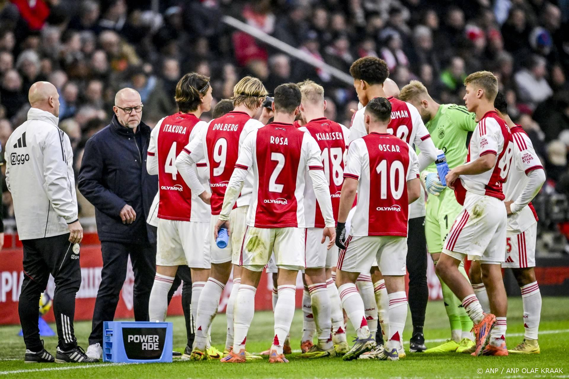 Ajax walst over Maassluis (7-2): de 16-jarige Ouazane debuteert
