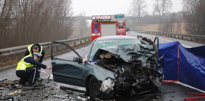 Tragedia w walentynki. Nie żyje małżeństwo. Z auta nic nie zostało!