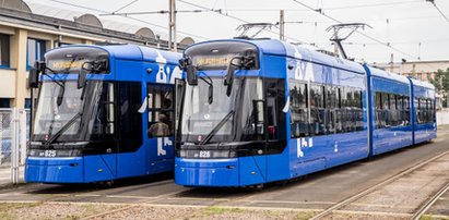 Lajkoniki już kursują. Dwa nowe tramwaje wyjechały na tory