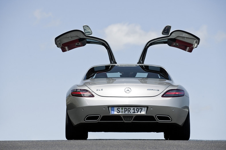 Mercedes SLS AMG w całej okazałaości