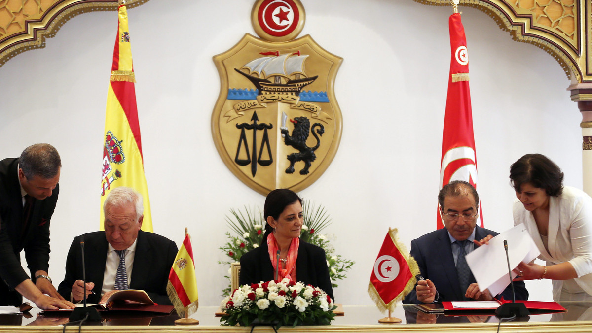 Hiszpański minister spraw zagranicznych Jose Manuel Garcia-Margallo poinformował dziś, że Tunezja zwróciła się do Hiszpanii o pomoc i współpracę w przygotowaniu tunezyjskich kadr do walki z islamskim terroryzmem.