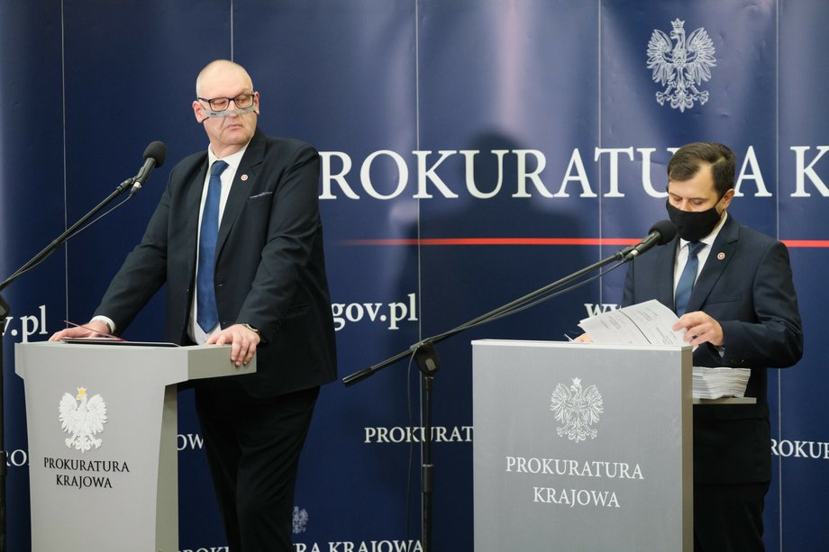 Prokurator krajowy Bogdan Święczkowski i minister sprawiedliwości Zbigniew Ziobro na konferencji prasowej 26 października 2020 r., zwołanej z okazji pierwszego aktu oskarżenia ws. afery GetBack