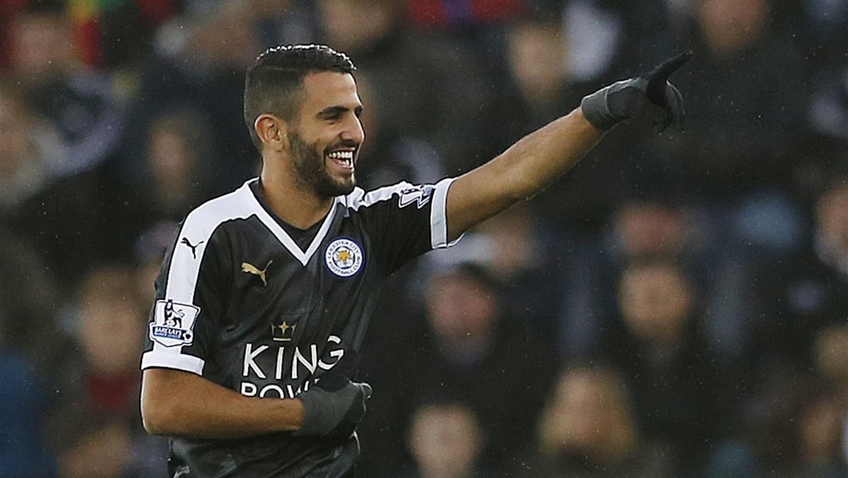 Swansea City przegrało z Leicester City 0:3 (0:2) w sobotnim meczu 15. kolejki Premier League. Hat trickiem w tym spotkaniu popisał się marokański skrzydłowy Lisów Riyad Mahrez, a goście zostali jednocześnie nowym liderem tabeli.