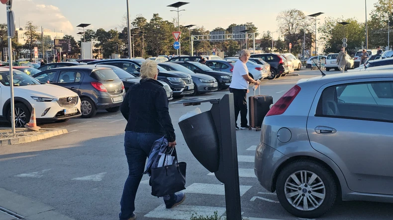 Snežana Đurišić, Vanja Milošević - aerodrom