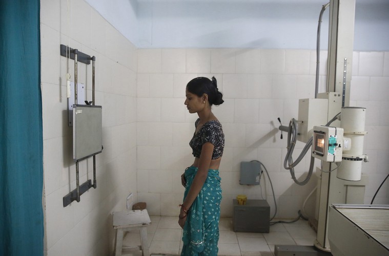 Tradycja i skręcane papierosy beedi powoli zabijają Hindusów