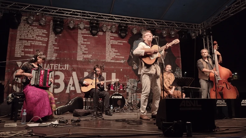 Šaban shukar bend iz Francuske 