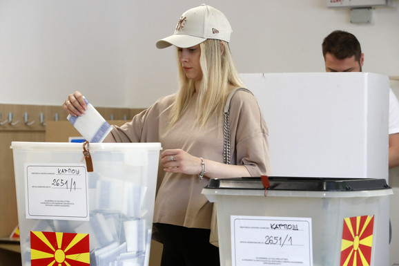 MAKEDONCI NA BIRALIŠTIMA Drugi krug predsedničkih i parlamentarni izbora: Do 11sati glasalo 12,87%, na parlamentarnim 13,69
