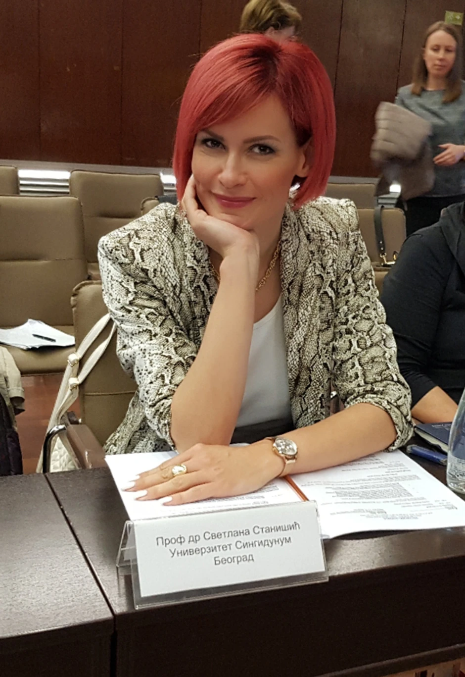 Poslednjih godina plutajući otpad u Pacifiku formirao je ostrvo površine 1,6 miliona kvadratnih kilometara, a najveći deo sačinjen je od komada sitne plastike, reda veličine nokta