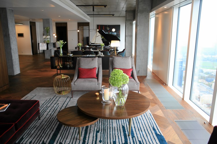 Budynek 'Żagiel' projektu Daniela Libeskinda przy ul. Złotej 44 w Warszawie