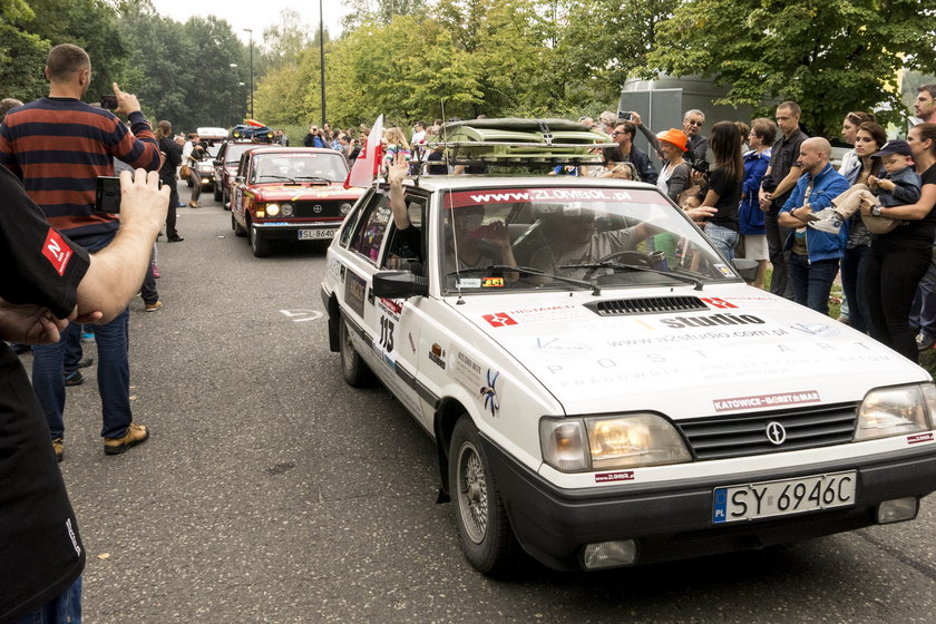 Katowice. Start ósmej edycji rajdu Złombol 