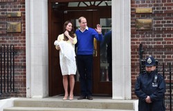 Mała Księżniczka opuściła szpital. Zobacz kolejną następczynię brytyjskiego tronu. FOTO