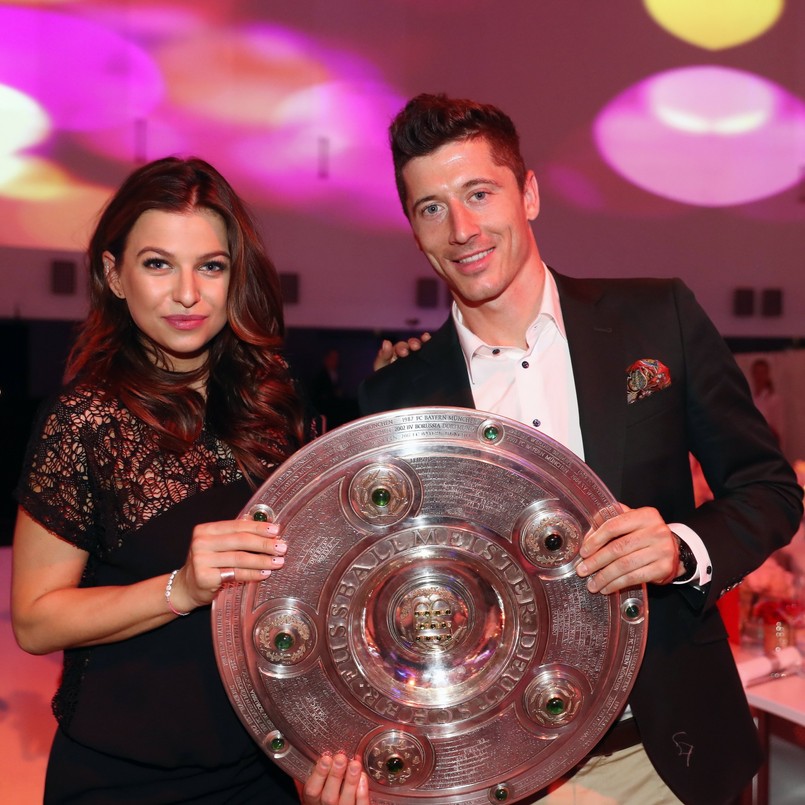 Robert i Anna Lewandowscy zadali szyku. Piłkarze Bayernu świętowali ze swoimi partnerkami [FOTO]