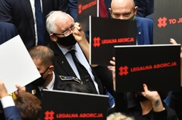 Oświadczenie Kaczyńskiego: Musimy bronić naszych kościołów za każdą cenę