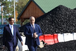  Premier Mateusz Morawiecki i wicepremier, minister aktywów państwowych Jacek Sasin