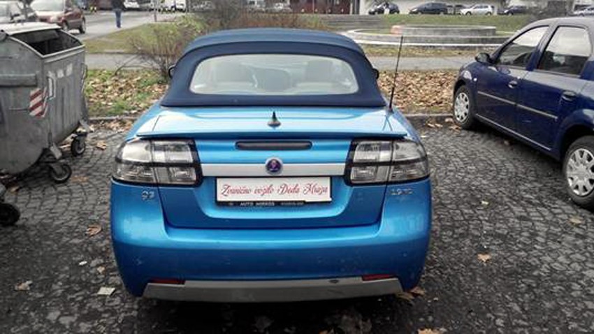 Zvanično vozilo Deda Mraza prepoznatljivo je po tablicama