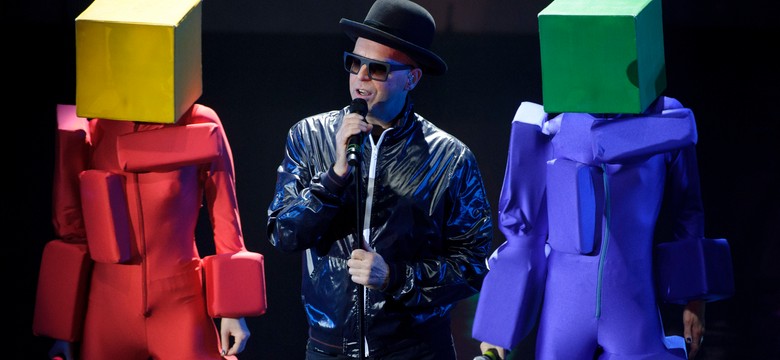 Pet Shop Boys i seksowne dziewczyny na wrotkach