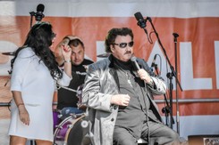 Nowoczesne rozwiązania na grobie Krawczyka. Fotowoltaika i muzyka bliska artyście