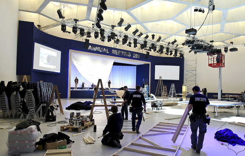 Ostatnie przygotowania do Dorocznego Spotkania Światowego Forum Ekonomicznego w Davos, w Centrum Kongresowym.    fot. bloomberg
