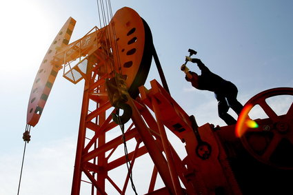 Cięcia dostaw OPEC nie wpływają znacząco na ceny ropy na giełdzie