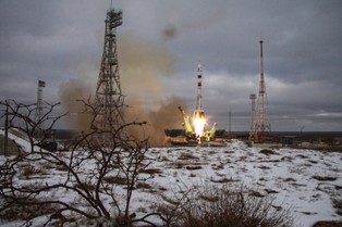 Japoński miliarder, jego asystent i rosyjski kosmonauta lecą w kosmos