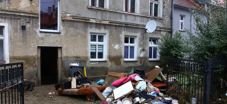 Szef MON: Żandarmeria i policja będą pilnować domów przed szabrownikami