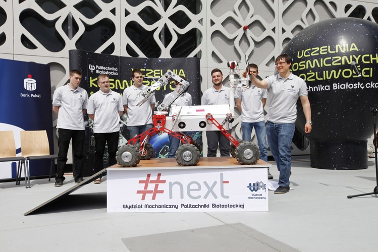 Pod koniec maja zawody University Rover Challenge w USA odbędą się na pustyni w stanie Utah, która swoimi warunkami najbardziej przypomina powierzchnię Marsa. <br><br>fot. (ukit) PAP/Artur Reszko