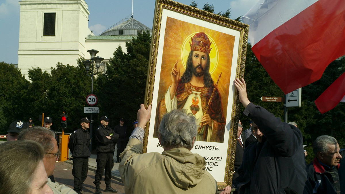 PiS organizuje 16 czerwca Ogólnopolski Kongres Katolików na Jasnej Górze. Mają na nim przemawiać m.in. Jarosław Kaczyński (PiS) i Jacek Karnowski ("Sieci"). Kongres powoła do życia Instytut ds. Przeciwdziałania Ateizacji.