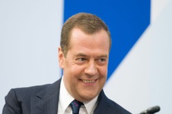 Miedwiediew opublikował żenujący żart. Kpi w nim z Finów