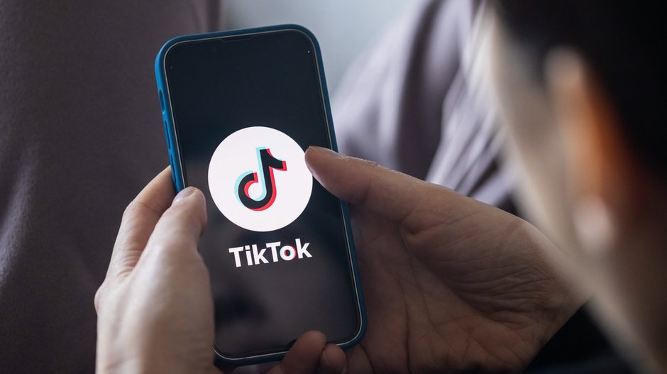 Aplikacja TikTok na telefonie komórkowym